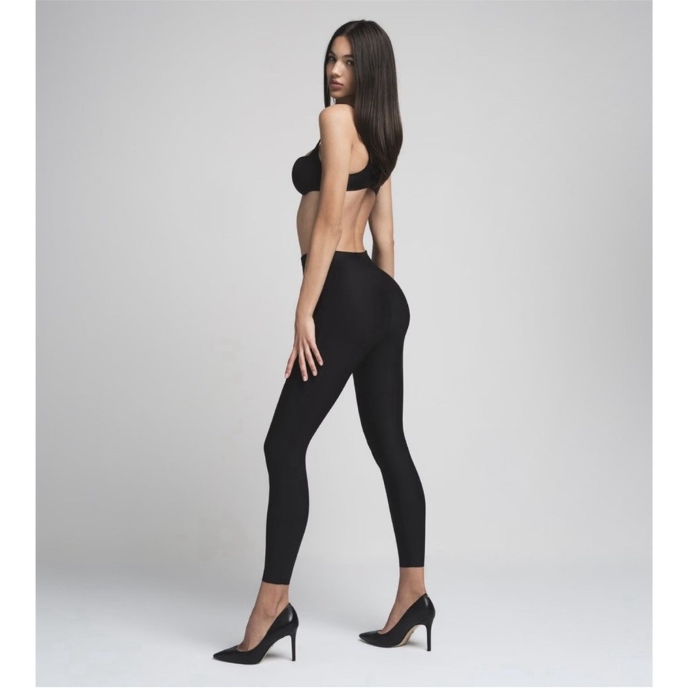Skims butt enhancing leggings